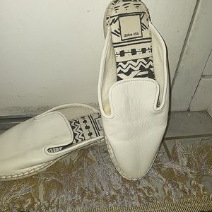 Dolce Vita - W/ size 7.5 slip on flats